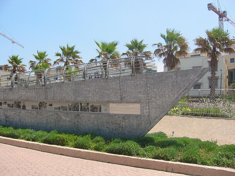 File:PikiWiki Israel 2807 Tel-Aviv מוזיאון פתוח על החוף.jpg