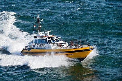 Embarcação de praticagem do porto marítimo de IJmuiden, Holanda do Norte, Países Baixos. (definição 3 500 × 2 334)