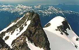 Pinnacle Peak dan Piramida Peak.jpg