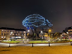 Place Marx Dormoy bij nacht, Vigneux-sur-Seine.jpg