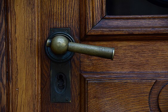 Poignée de porte en bois