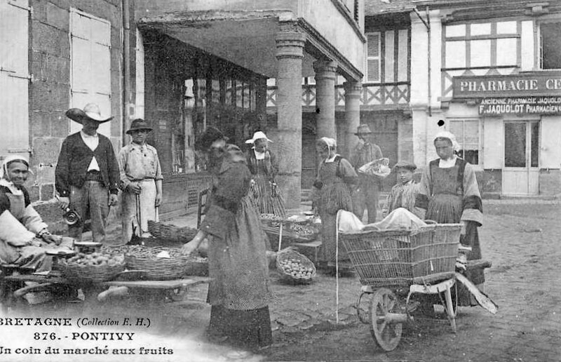 File:Pontivy Marché aux fruits 1907.jpg