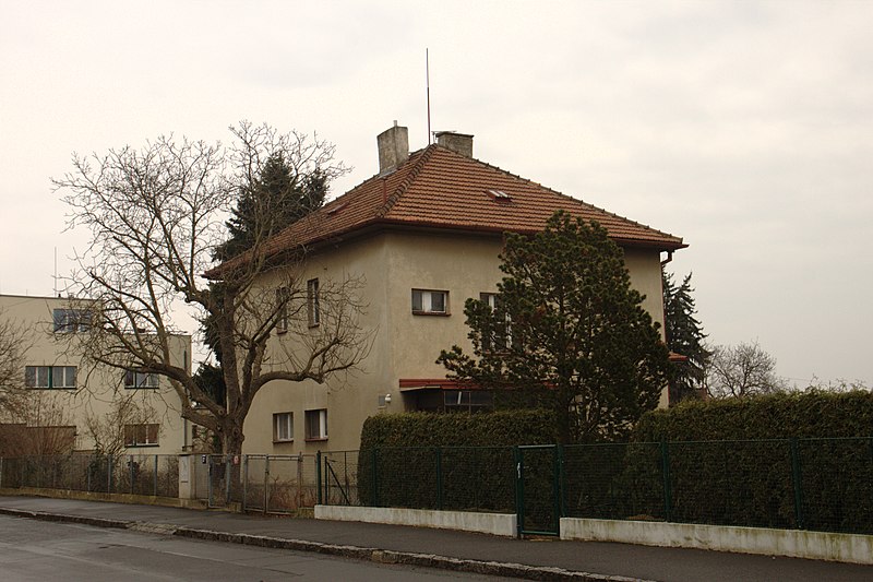 File:Praha, Dejvice, Matějská, vila II.jpg