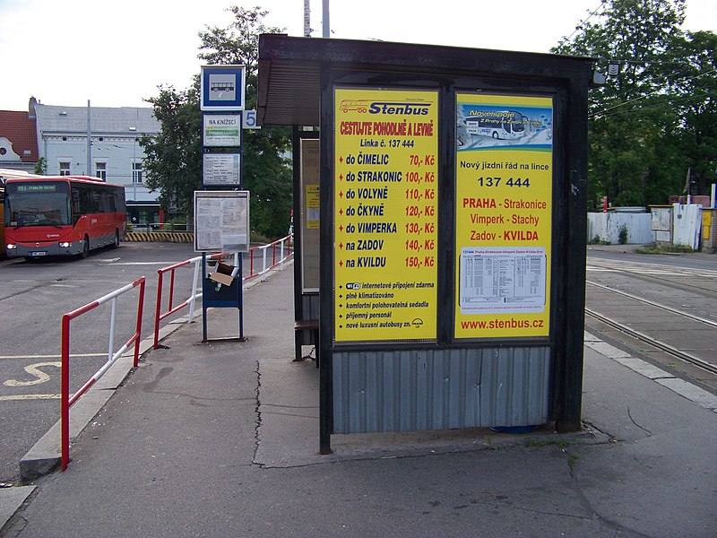 File:Praha, Na Knížecí, stání 5, jízdní řád a ceník Stenbus.jpg