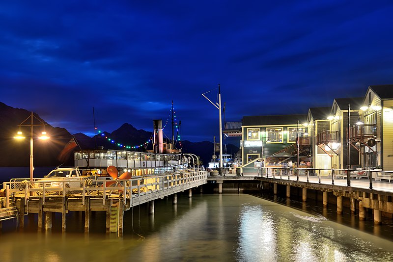 File:Queenstown at Night (11943585675).jpg