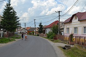 Radnovce - ulica obce (1).jpg