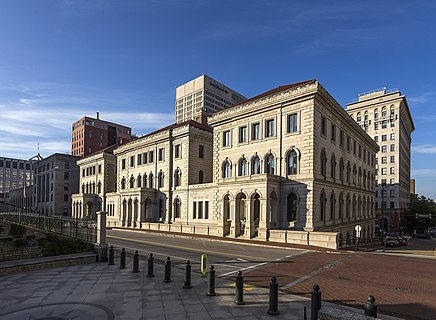 Lewis F. Powell Courthouse, Richmond, Virginia in the early morning
