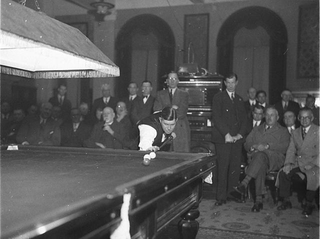 Walter Lindrum (pictured in 1934, playing a shot) defeated Davis twice for the World English Billiards Championship.