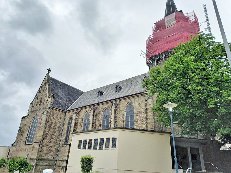 File:Saarbrücken-Burbach, St. Eligius (Außenansicht) (3).jpg