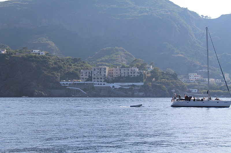 File:Sailing toward South East of Lipari , Sicily - panoramio (34).jpg