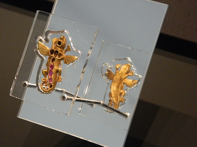 File:Salamander pendant.JPG