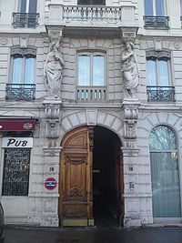 Sculpture by J. Brunel, 16 Place Carnot Sculpture de J Brunel-Place Carnot-Lyon.JPG