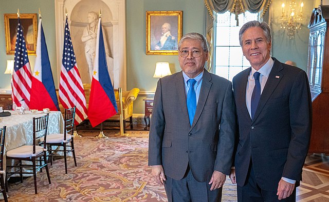Manalo (left) with United States Secretary of State Antony Blinken, April 2023