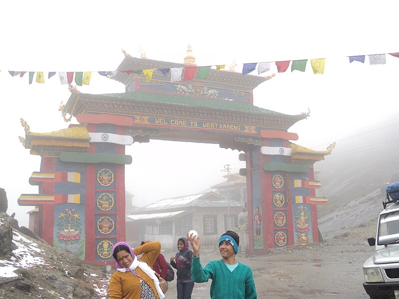 File:Sela Pass Tawang.JPG