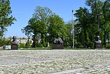 Shot statues of Uzeyir Hajibeyli, Khurshudbanu Natavan and Bulbul.jpg