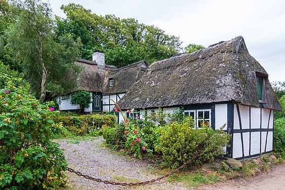 Sieseby - Gebäudeensemble im Dorf