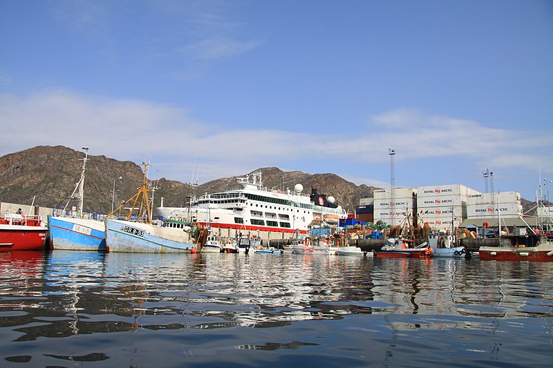 File:Sisimiut Port in summer 2010 (10).JPG