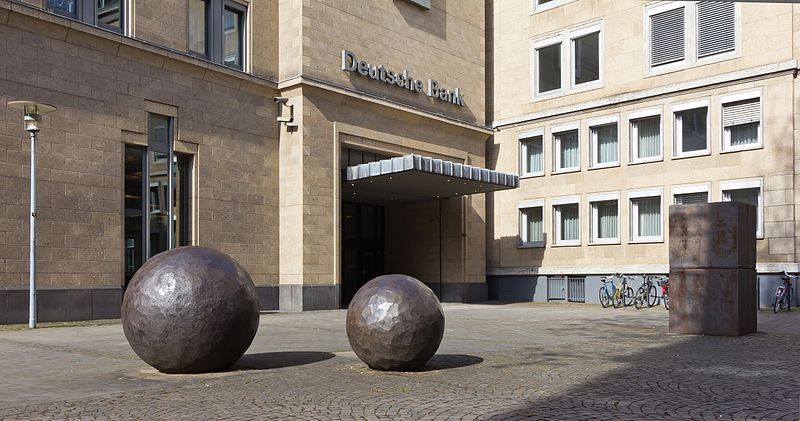 File:Skulptur “Lichtung zu Einem” - Ansgar Nierhoff - Andreaskloster Köln-9455.jpg