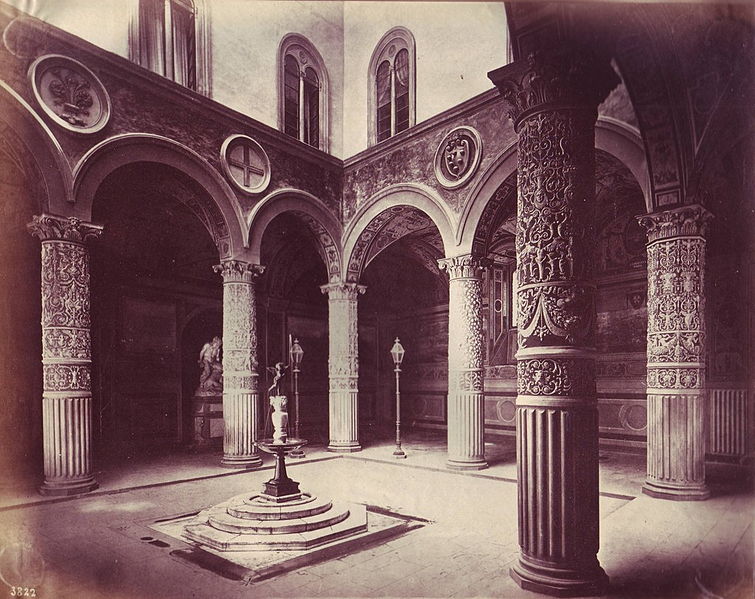 File:Sommer, Giorgio (1834-1914) - n. 3822 - Cortile di palazzo vecchio.jpg