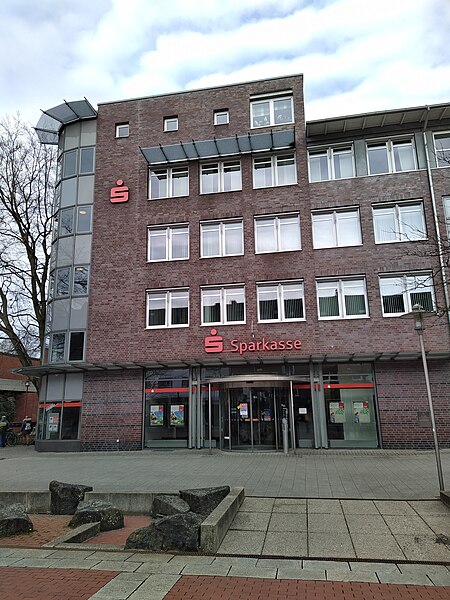 File:Sparkasse in der Burgdorfer Straße in Lehrte.jpg