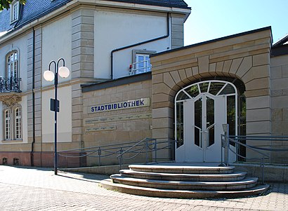 So kommt man zu Stadtbibliothek Offenbach mit den Öffentlichen - Mehr zum Ort Hier