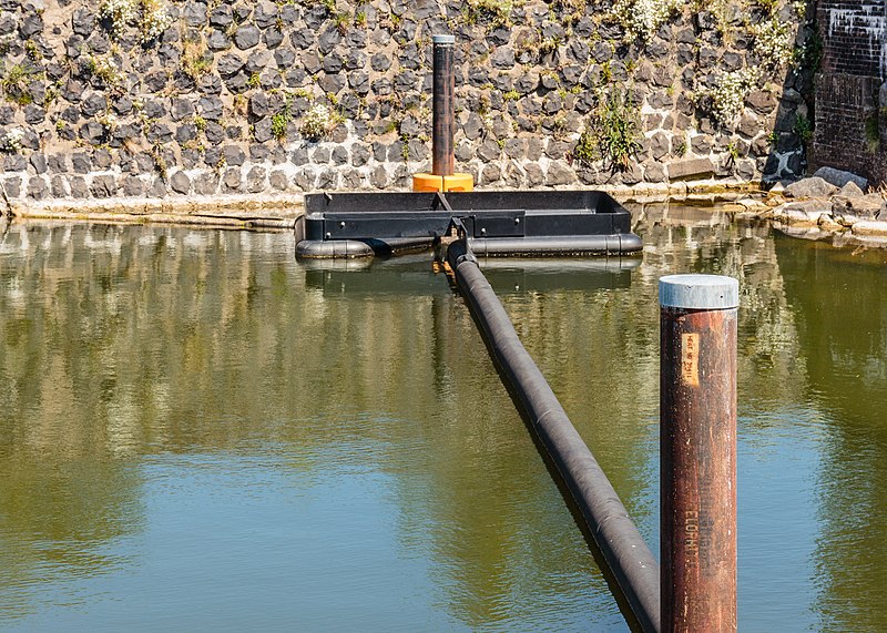 File:Stavoren. Shoreliner (Stavoren) vuilvanger voor drijvend zwerfafval. 31-05-2021 (actm.) 01.jpg