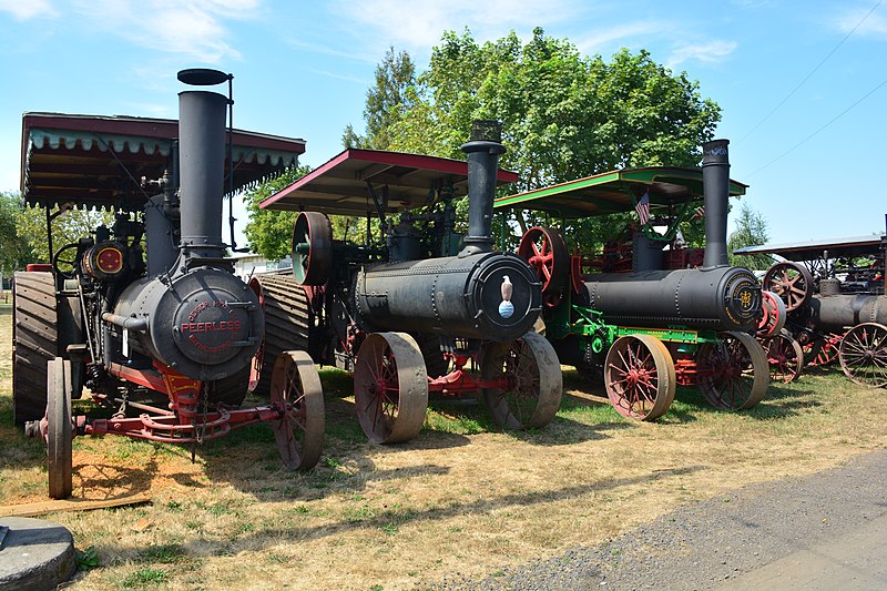 File:Steam tractors, Western Steam Fiends, Powerland Heritage Park 03.jpg