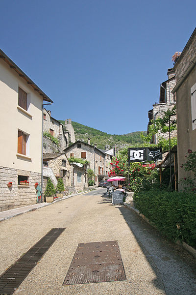 File:Streets in Sainte-Enimie30.JPG