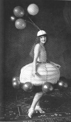 File:SybilCarmenballoons1916.tif