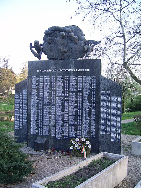 File:Szentes Világháborús áldozatok emlékműve.JPG