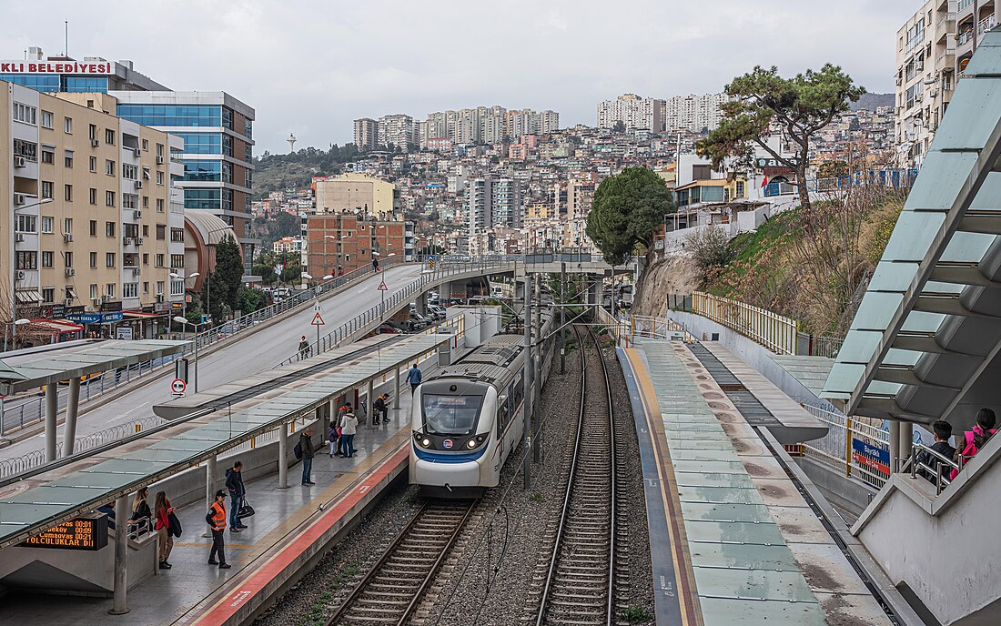 Bayraklı railway station