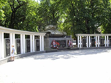 Памятник-танк в память об освобождении Симферополя