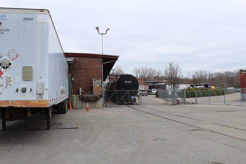 File:Tank cars in Cranston April 2023.jpg