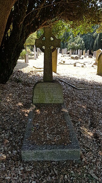 File:Teddington Cemetery— 20180711 122620 (42436795445).jpg