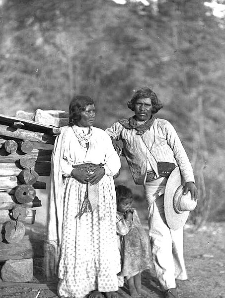 Tepehuán mother, father and child from Durango. Carl Lumholtz, 1893.