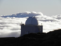 Le télescope Jacobus Kapteyn contre les nuages.jpg