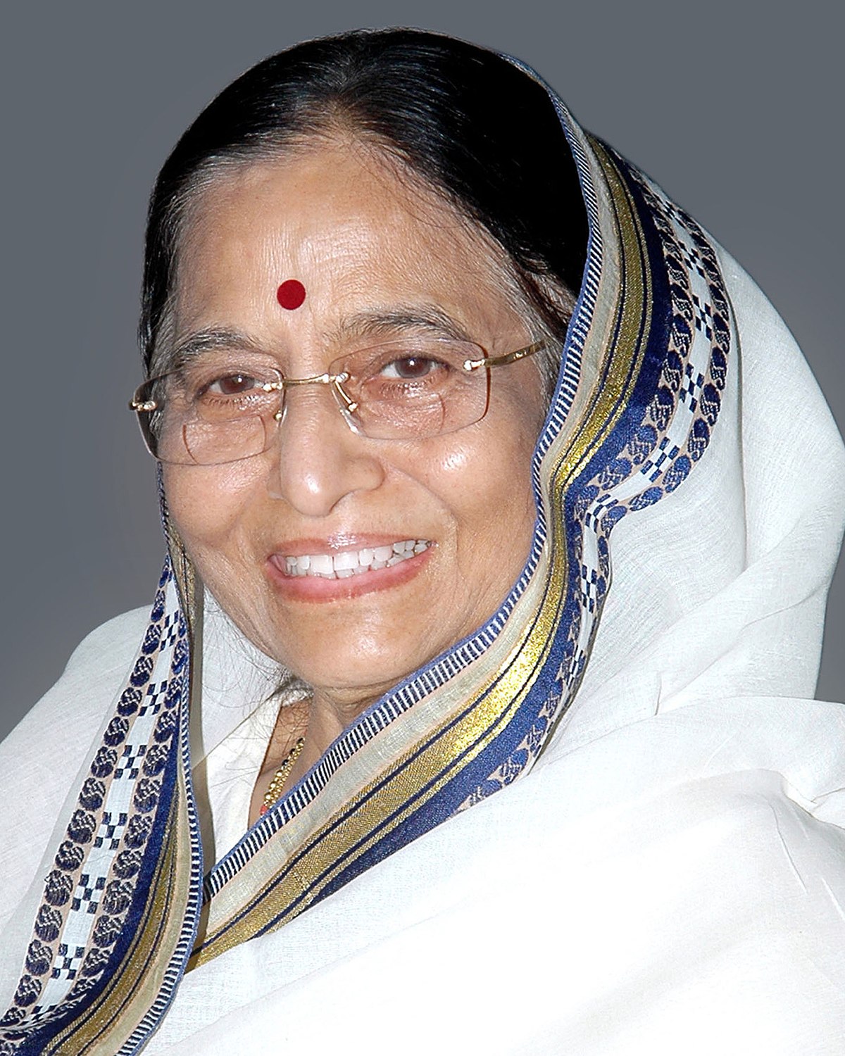 1200px-The President of India, Smt. Pratibha Patil