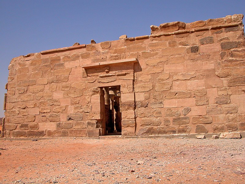 Ficheiro:The Temple of Maharraqa by Dennis C. Jarvis.jpg