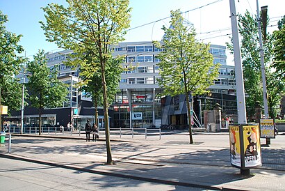 Hoe gaan naar Theater Aan Het Spui met het openbaar vervoer - Over de plek