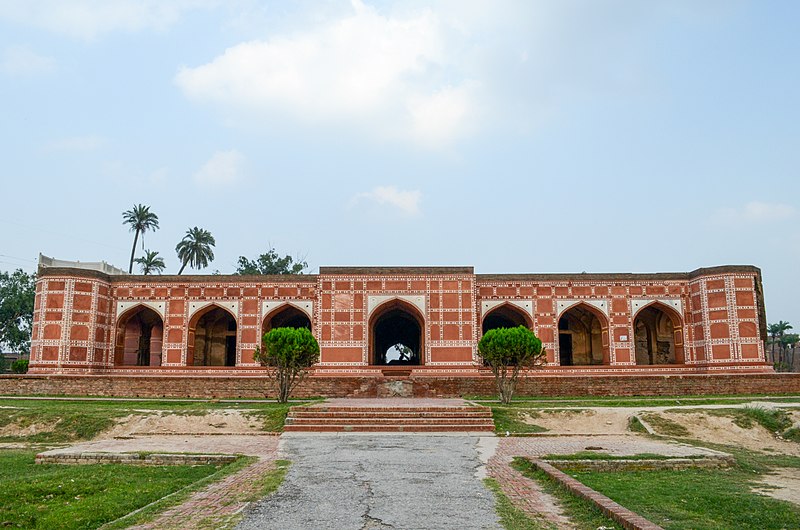 File:Tomb of Nur Jahan 1.jpg