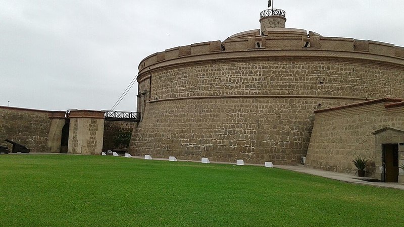 File:Torreón del Rey (Real Felipe, Callao).jpg