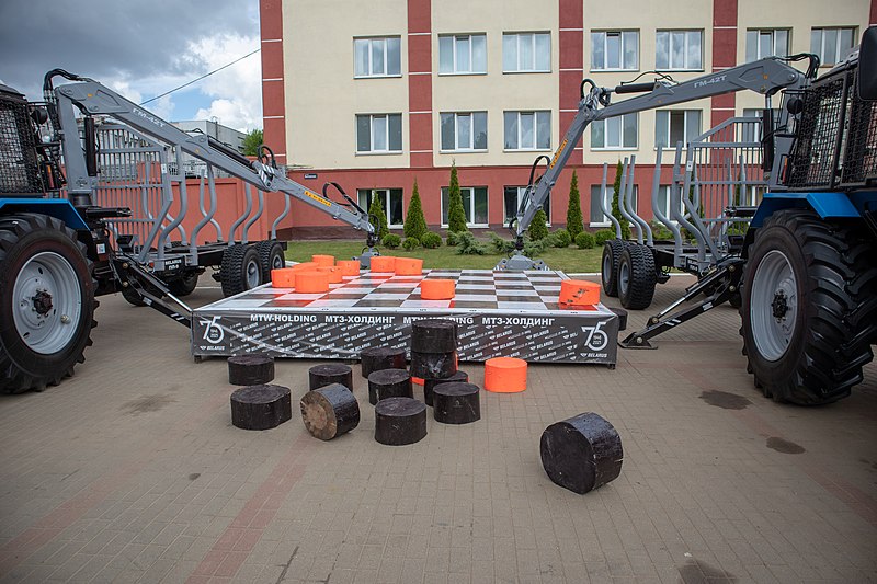 File:Tractors playing checkers (draughts) 2.jpg