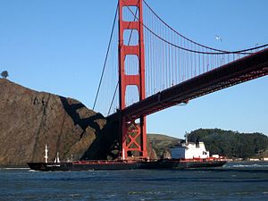 San Francisco Bridge.jpg ostida USNS Cobb