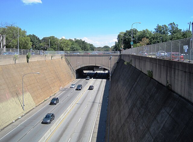 Overpass carrying PA 611 / North Broad Street and Broad Street Line over Roosevelt Expressway