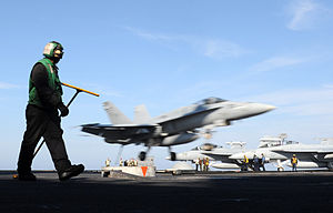 US Navy 120126-N-VA840-014 Aviation Boatswain's Mate (Equipment) 3rd Class John Bennett prepares to reset the arresting gear as an F-A-18F Super Ho.jpg