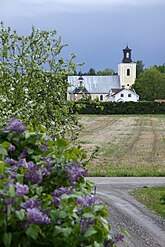 Fil:Vallby-kyrka-Enköping.jpg