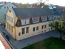 Weimar Kunstgewerbeschule building, which was later used by the Bauhaus from 1919 to 1925. Van-de-Velde-Bau in Weimar (Draufsicht).jpg
