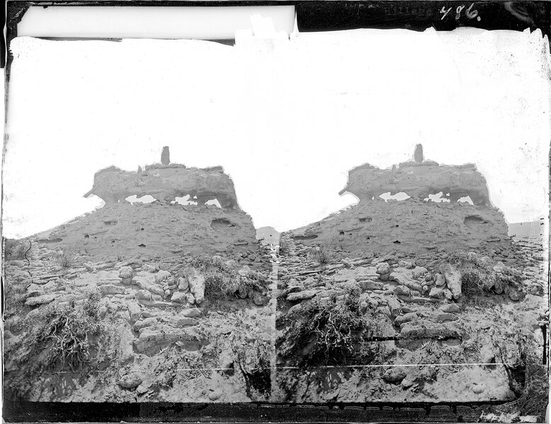 File:Vermillion Creek. Foot of Brown's Park, Wyoming. "Fantastic Rock". Old nos. 400, 307. - NARA - 517829.tif