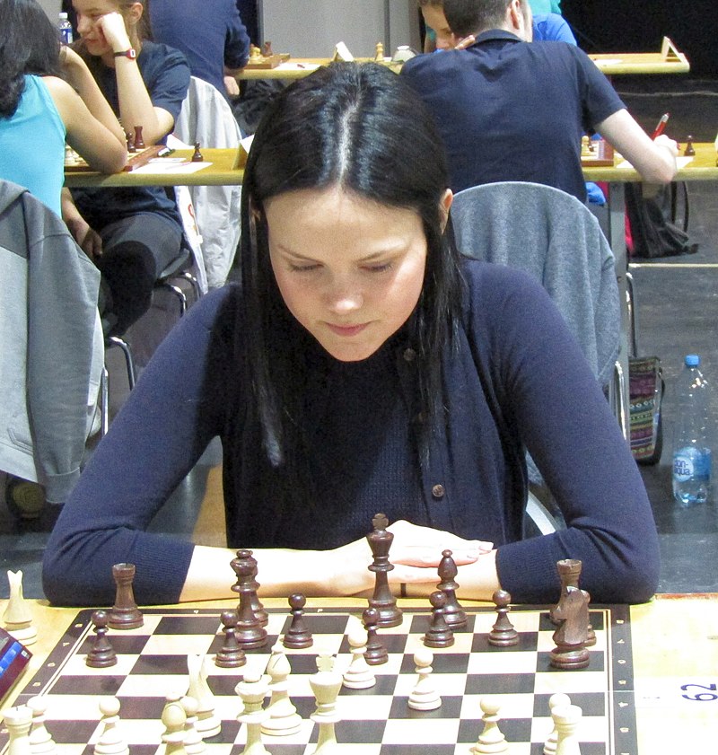 Chess Club Live - Schut, Lisa Federation : Netherlands FIDE title : Woman  Intl. Master Rating : Std.2296 - Rapid.2383 - Blitz.2267 B-Year : 1994 Sex  : Female Personal card 