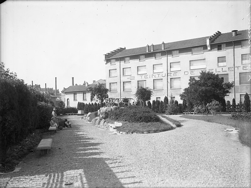 File:Villeurbanne - Jardin des Tout-petits-Adolphe-Lafont - Montagne artificielle 2 - 1932.jpg